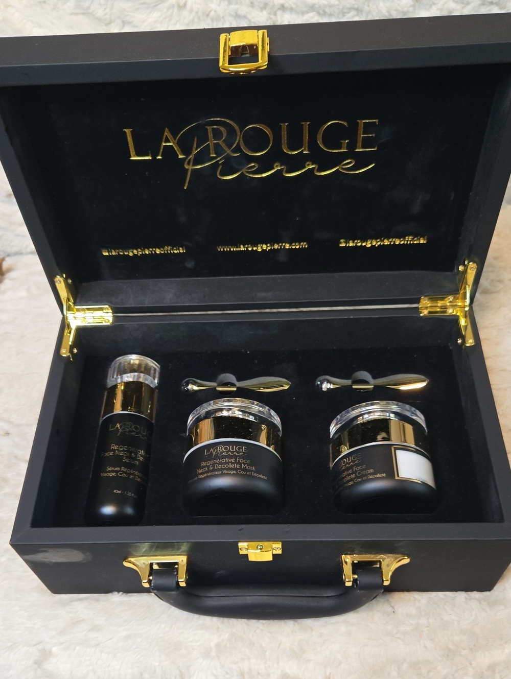 La Rouge Pierre Regenerative Face Neck & Decollete Mask - Black & Gold